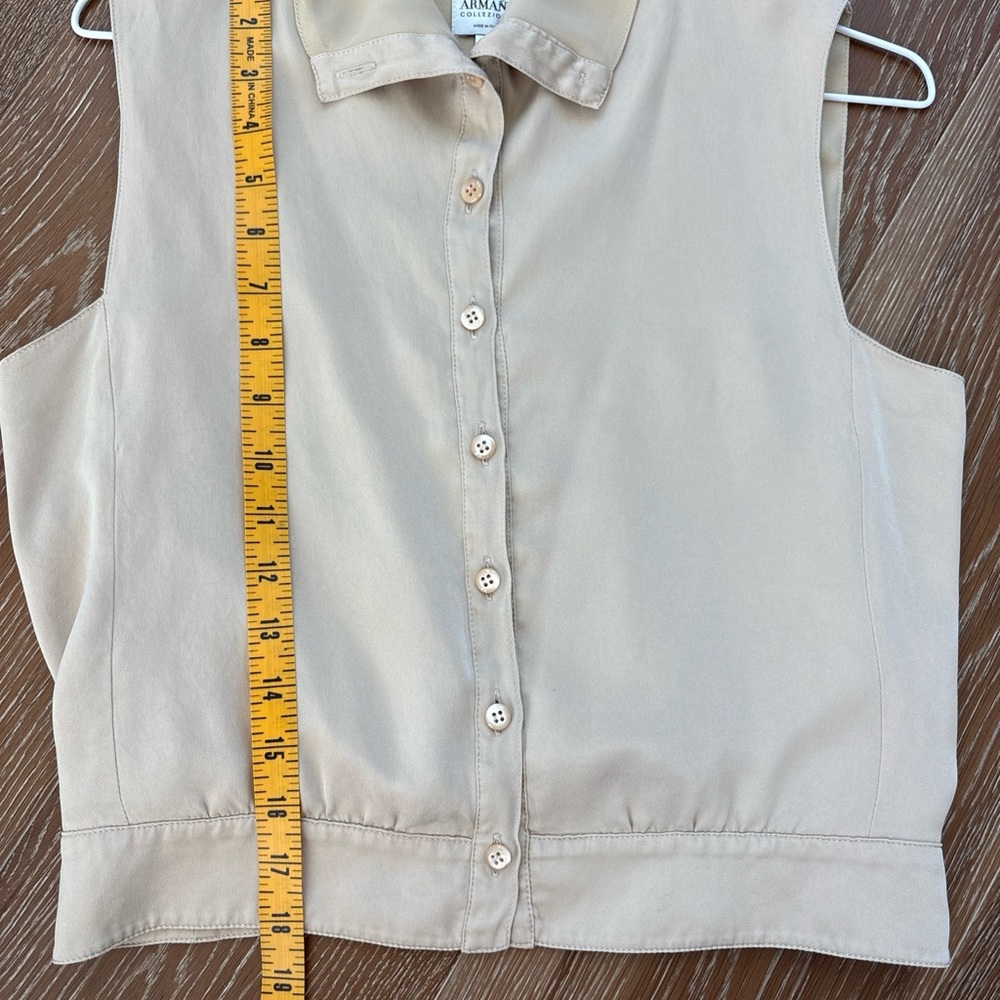 Vintage Armani Collezioni Beige Sleeveless Button-Down Crop Blouse Top Sz 6 - Picture 9 of 9